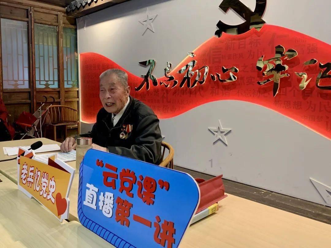 吃星星的恐龙男孩